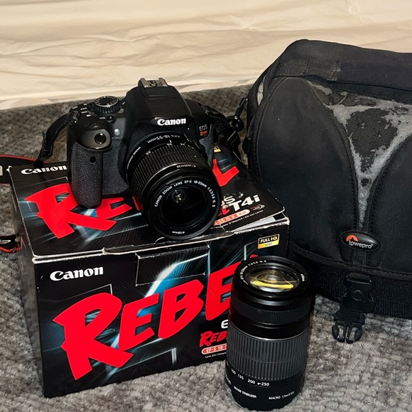 Canon Rebel T4i + extra zoom lens + case - Picture 1 of 6